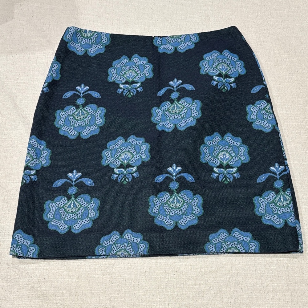 🌀🩵LOFT Navy Floral Mini Skirt size 0